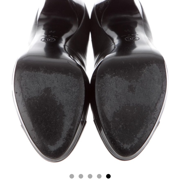 Interlock CC Logo Leather Pumps.Box &Dust Bag. Scuff on the back of 1. See pic 6 - Picture 4 of 14